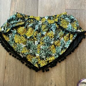 Pineapple Print Shorts in Size L